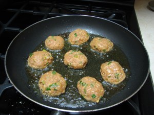 Shallow-fry kebabs in a non-sick pan