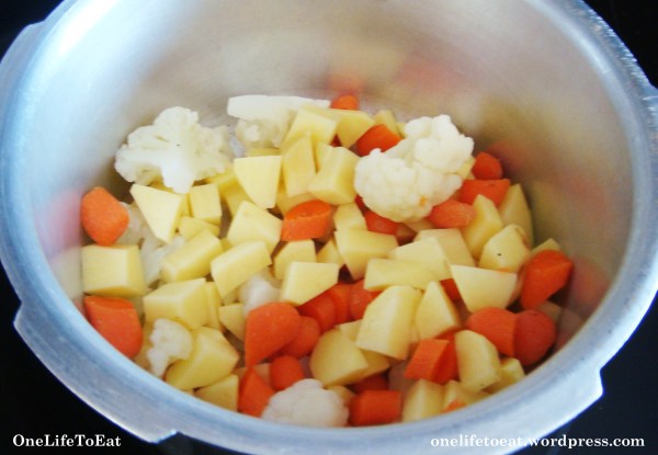 Cook the vegetables in a pot, till mushy