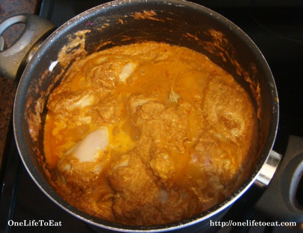 Add the marinated chicken to the curry paste and mix well