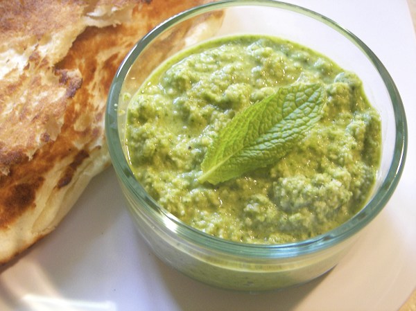Cilantro Ginger Coconut Chutney